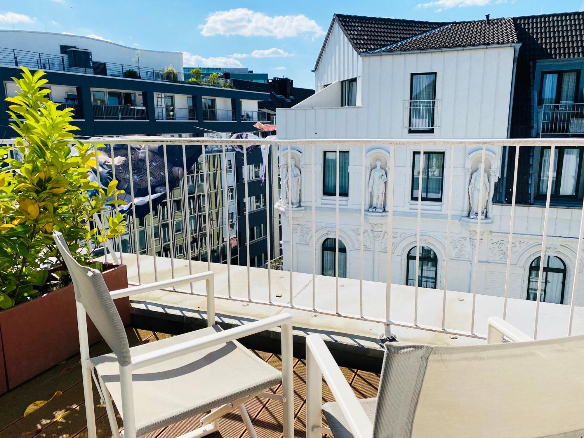 Victoria City And Koe Apartments — Photos 1